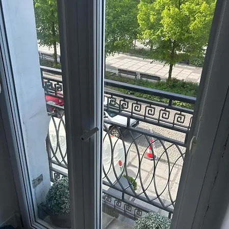 Aleja 79 *